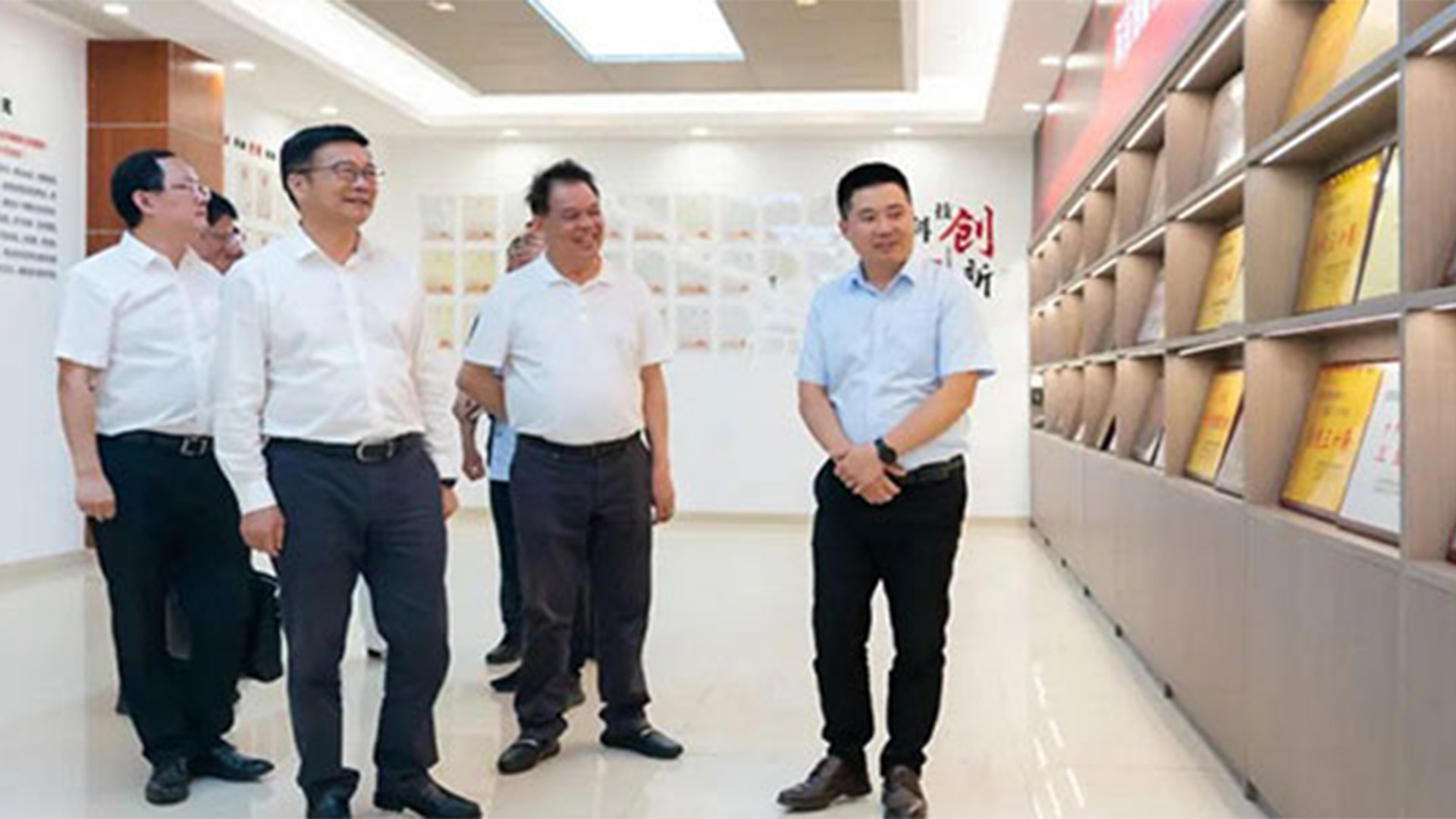 溫州灣新區(qū)黨工委書記、管委會主任周一富走訪浙江石化閥門有限公司